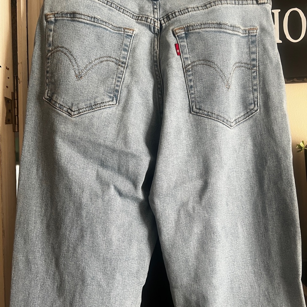 Levi's Light Blue High Rise Ripped Jeans - Picture 3 of 4